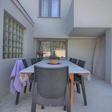 Charming Zoya With Pool In Pula