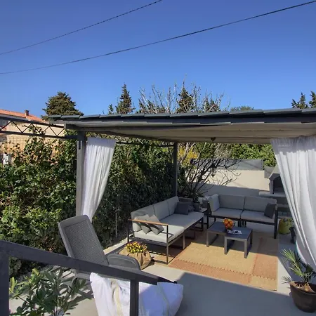 Вилла Charming Zoya With Pool In Pula