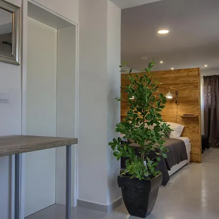 Charming Zoya With Pool In Pula Вилла Лижнян