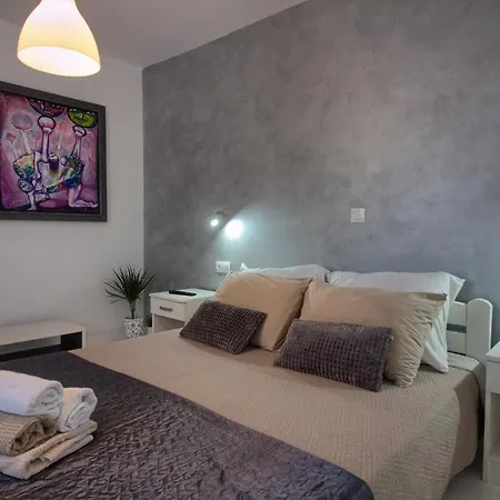 Charming Zoya With Pool In Pula