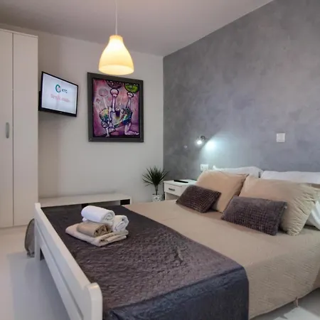 Вилла Charming Zoya With Pool In Pula