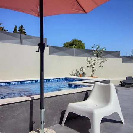 Charming Zoya With Pool In Pula Вилла