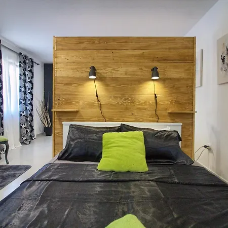 Charming Zoya With Pool In Pula Вилла Лижнян