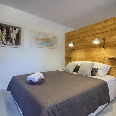 Charming Zoya With Pool In Pula