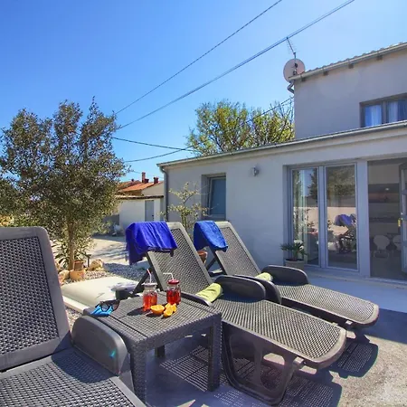 Вилла Charming Zoya With Pool In Pula *