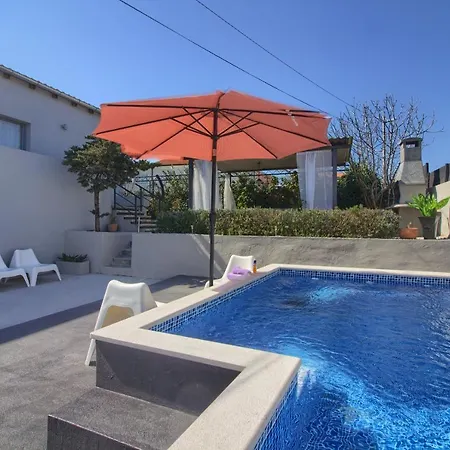 Вилла Charming Zoya With Pool In Pula