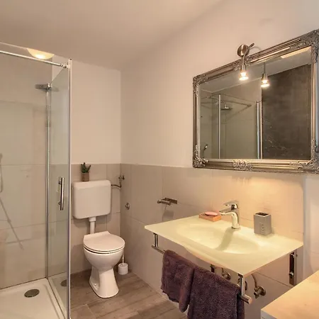 Charming Zoya With Pool In Pula *