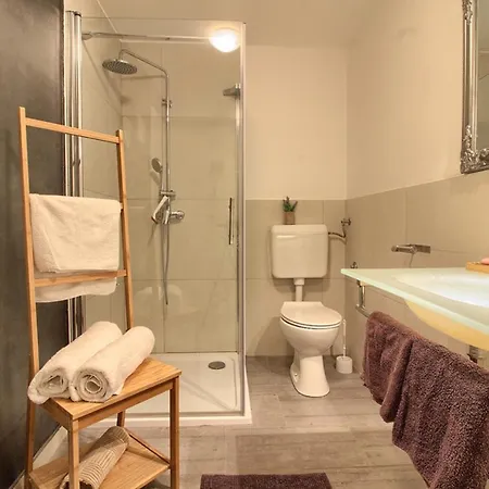 Charming Zoya With Pool In Pula