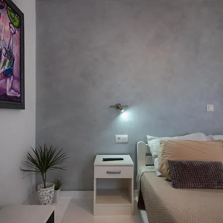 Villa Charming Zoya With Pool In Pula *
