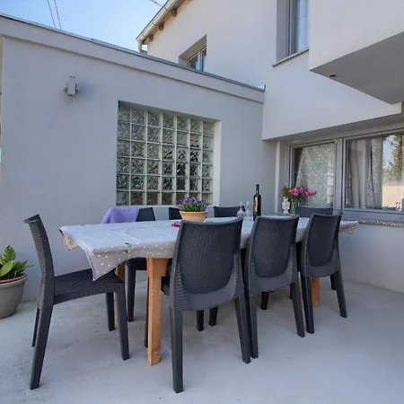 Charming Zoya With Pool In Pula Villa