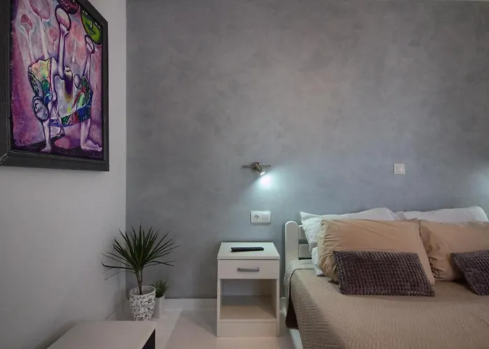 Villa Charming Zoya With Pool In Pula *