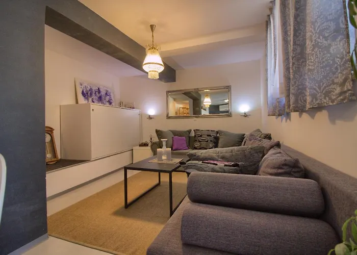 Villa Charming Zoya With Pool In Pula