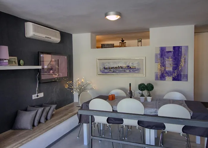 Villa Charming Zoya With Pool In Pula