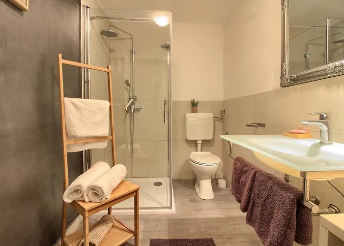 Charming Zoya With Pool In Pula